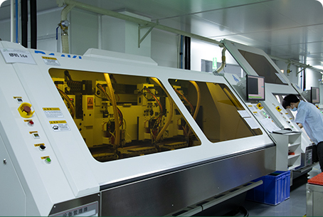 آلة التوجيه CNC