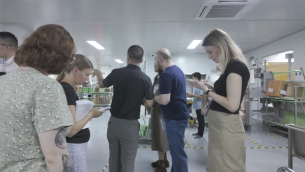 إلكترونيات السيارات الأوروبية زيارة مورد إلكترونيات السيارات الأوروبي لشركة SprintPCB