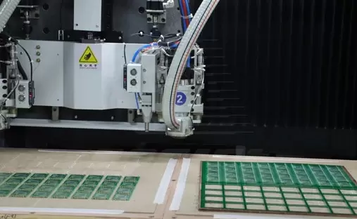 إتقان تصميم وتصنيع وابتكار لوحات الدوائر المطبوعة: دليل شامل من خبراء SprintPCB